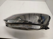 Load image into Gallery viewer, Frontscheinwerfer Skoda Fabia III 6V1941015B LED Ein Stück (Rechts oder Links)