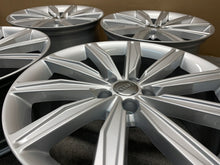 Laden Sie das Bild in den Galerie-Viewer, 4x Alufelge 19 Zoll 8.5" 5x112 40ET Glanz Silber 4K0601025G Audi A6 C8 Rim Wheel FEL7729038147ue