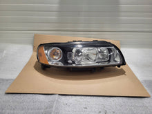 Laden Sie das Bild in den Galerie-Viewer, Frontscheinwerfer Volvo V70 30784249 Rechts Scheinwerfer Headlight SCH3453954888aa
