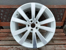 Load image into Gallery viewer, 1x Alufelge 19 Zoll 8.0" 5x112 48ET Glanz Weiß 5C0601025N VW New Beetle FEL3143953109cs