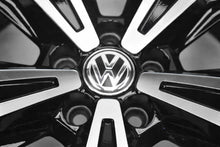 Laden Sie das Bild in den Galerie-Viewer, 4x Alufelge 18 Zoll 7.0&quot; 5x100 39ET Glanz Schwarz 2GM601025F VW T-Cross Tcross
