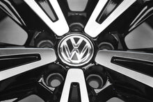 Laden Sie das Bild in den Galerie-Viewer, 4x Alufelge 18 Zoll 7.0" 5x100 39ET Glanz Schwarz 2GM601025F VW T-Cross Tcross FEL8285549346wk