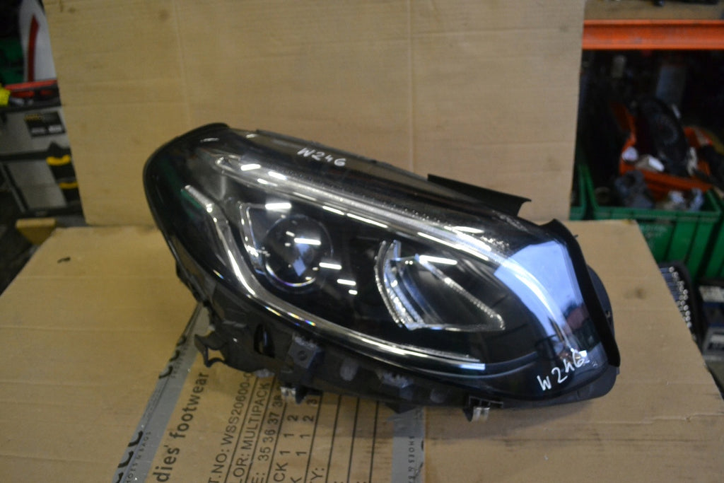 Frontscheinwerfer Mercedes-Benz A2469066101 LED Ein Stück (Rechts oder Links)