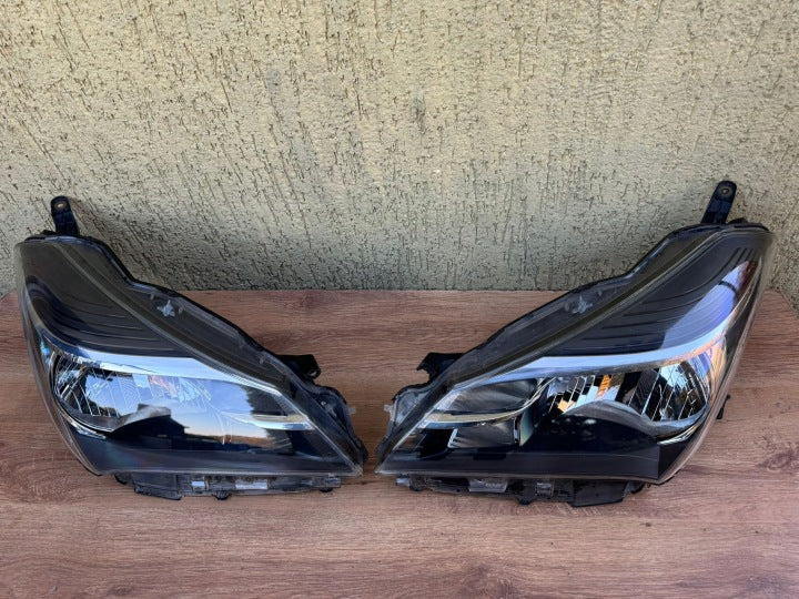 Frontscheinwerfer Toyota Yaris Ein Satz Scheinwerfer Headlight SCH9924022483lk