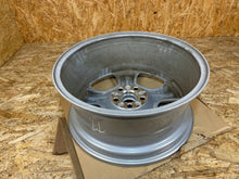 Laden Sie das Bild in den Galerie-Viewer, 1x Alufelge 18 Zoll 5x108 FK721007HB Land Rover I Sport Discovery V 45 Rim Wheel FEL6780283497gy