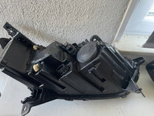 Laden Sie das Bild in den Galerie-Viewer, Frontscheinwerfer Dacia Sandero III Jogger 260602561R 260107920R LED Ein Satz