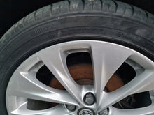 Laden Sie das Bild in den Galerie-Viewer, 1x Alufelge 17 Zoll 7.5" 5x105 Opel Astra K Rim Wheel FEL8206004350xc