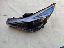 Load image into Gallery viewer, Frontscheinwerfer Hyundai Elantra VII 20-A- 92101-AA Rechts oder Links