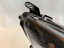 Load image into Gallery viewer, Frontscheinwerfer Toyota Hilux VIII Rechts Scheinwerfer Headlight SCH5834138430ya