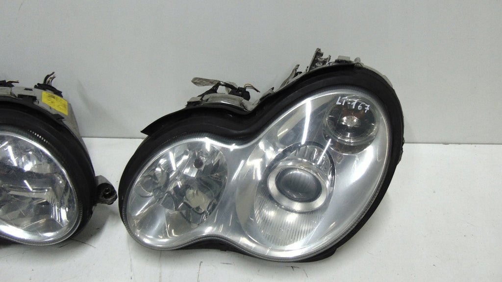Frontscheinwerfer Mercedes-Benz W203 Xenon Ein Stück (Rechts oder Links) SCH7023152804gl
