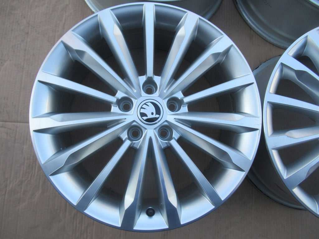 4x Alufelge 18 Zoll 7.0" 5x112 43ET Glanz Silber 565601025E Skoda I Rim Wheel FEL8231487583in
