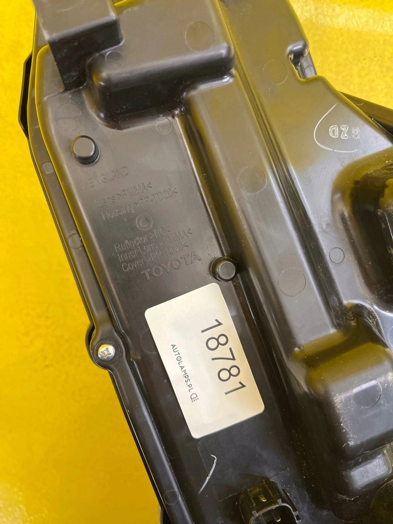 Frontscheinwerfer Toyota Yaris Cross LED Rechts Scheinwerfer Headlight SCH8734050127nc