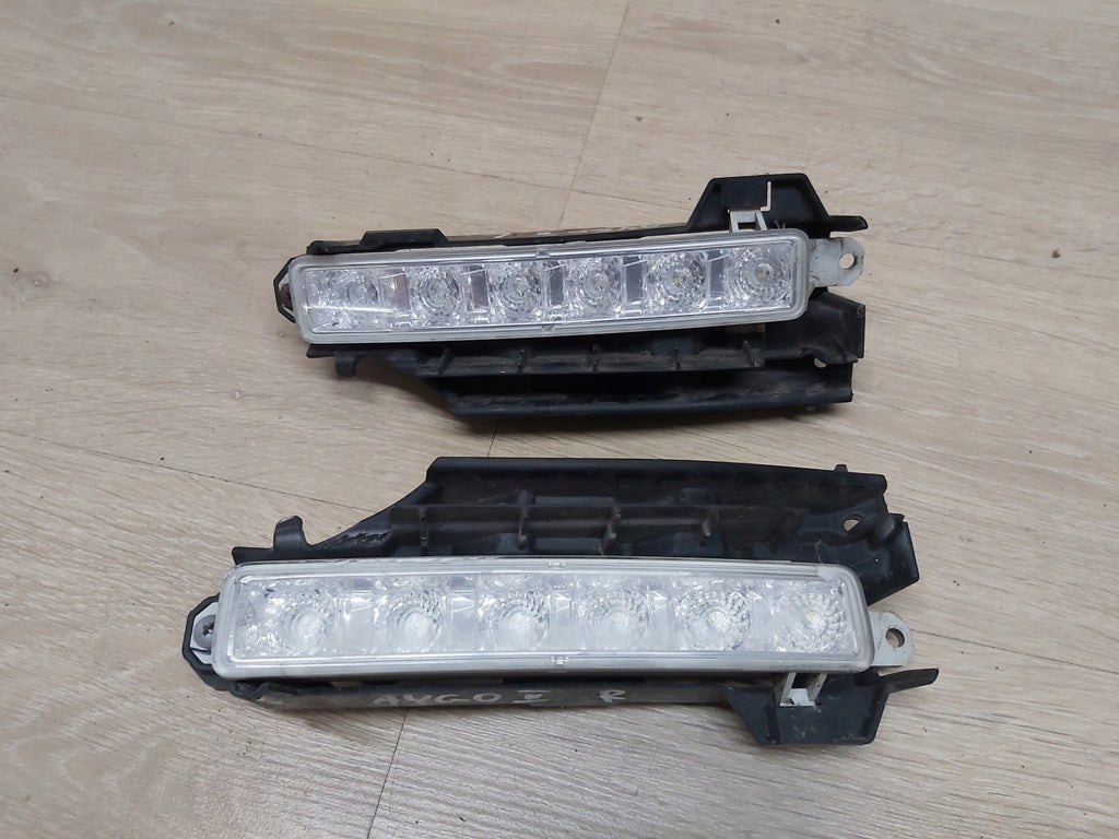 Frontscheinwerfer Toyota Aygo Ein Satz Scheinwerfer Headlight SCH4316129798tk