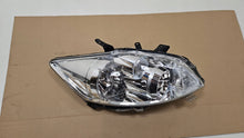 Laden Sie das Bild in den Galerie-Viewer, Frontscheinwerfer Toyota Auris 81130-02A40 Rechts Scheinwerfer Headlight