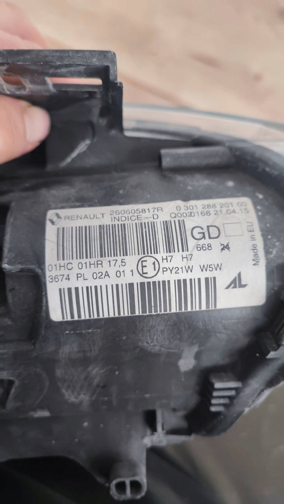 Frontscheinwerfer Renault Megane III 260605817R 030128820100 Vorderseite SCH7440180195hf