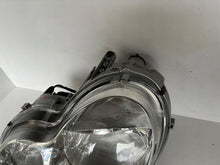 Laden Sie das Bild in den Galerie-Viewer, Frontscheinwerfer Mercedes-Benz W203 A2038201159 Links Scheinwerfer Headlight SCH6745109954nn