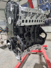 Laden Sie das Bild in den Galerie-Viewer, Motor Renault Trafic III M9R V710 Diesel Engine Unkomplett Überholt