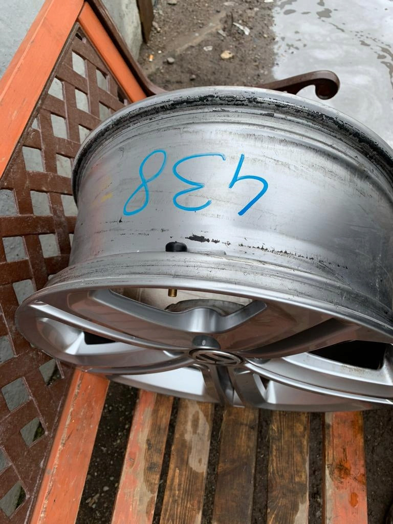 1x Alufelge 17 Zoll 7.5" 5x112 47ET Glanz Silber 3AA601025M VW Passat B7