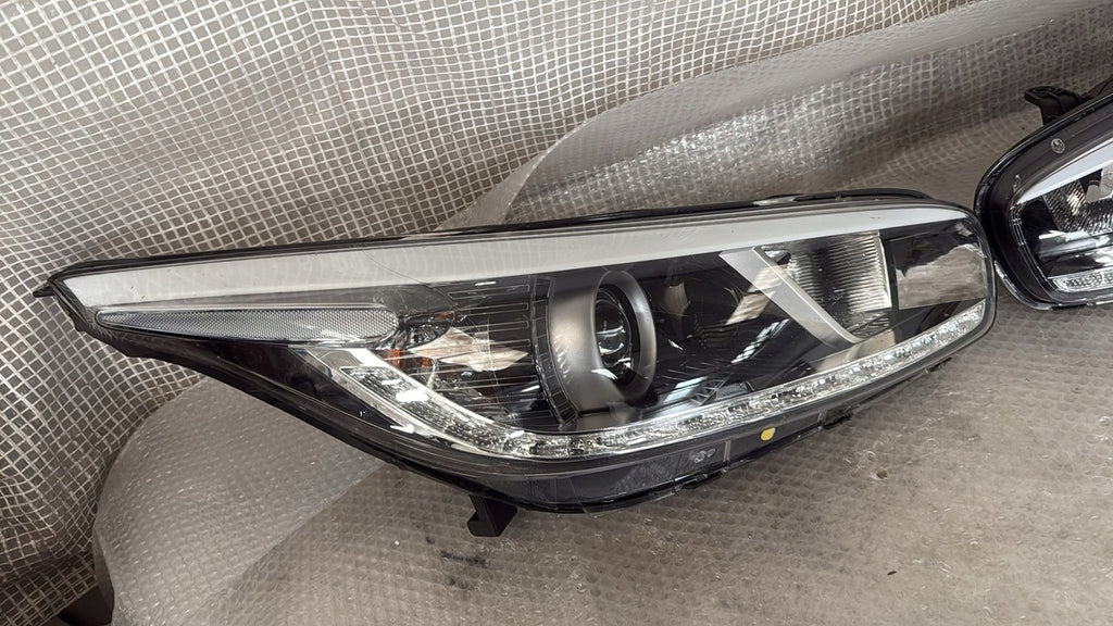 Frontscheinwerfer Kia Ceed Xenon Ein Stück (Rechts oder Links) Headlight
