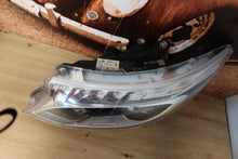 Laden Sie das Bild in den Galerie-Viewer, Frontscheinwerfer Mercedes-Benz Vito W447 A4479069700 LED Rechts oder Links
