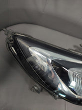 Laden Sie das Bild in den Galerie-Viewer, Frontscheinwerfer Opel Astra 39023763 Rechts Scheinwerfer Headlight SCH8330799896ur