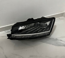 Laden Sie das Bild in den Galerie-Viewer, Frontscheinwerfer Skoda Fabia III 6V1941015E Links Scheinwerfer Headlight