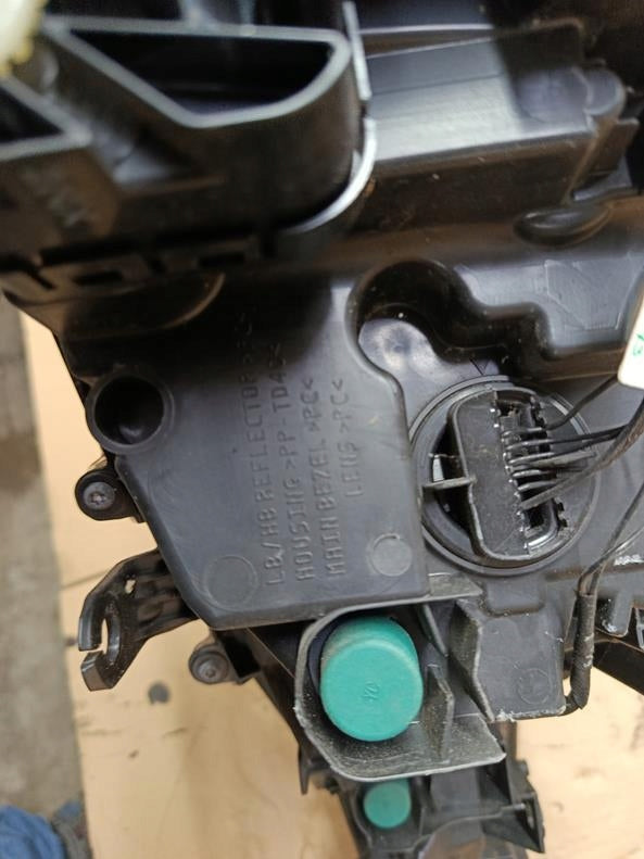 Frontscheinwerfer Toyota Corolla 81110-02S60 Rechts Scheinwerfer Headlight SCH4858210831gg