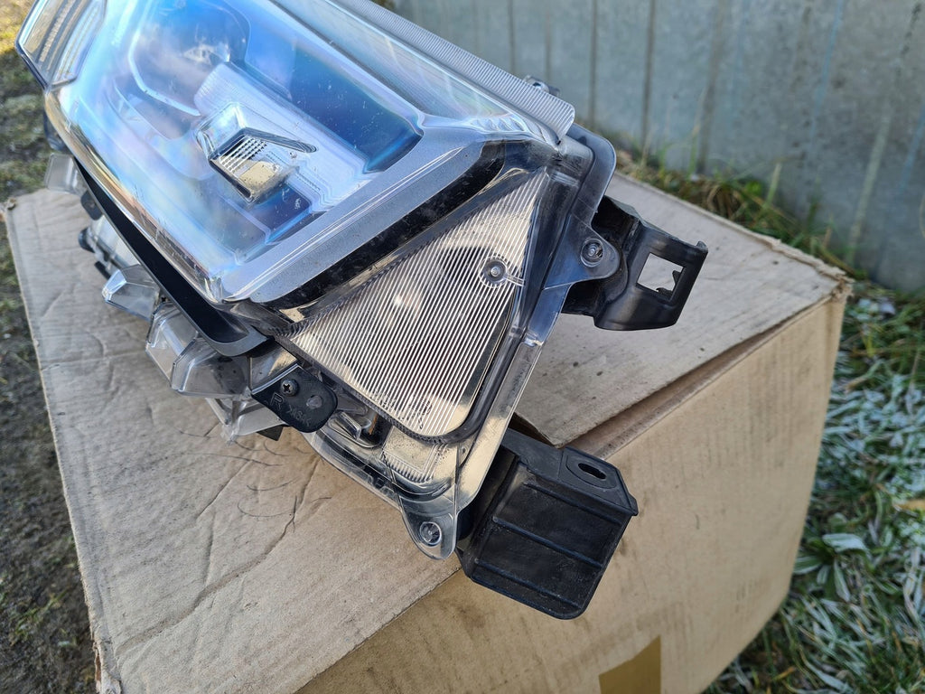 Frontscheinwerfer Toyota Hilux VIII 81110HY121 1EJ923368040A Full LED Rechts SCH3134650639ce