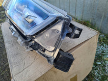Laden Sie das Bild in den Galerie-Viewer, Frontscheinwerfer Toyota Hilux VIII 81110HY121 1EJ923368040A Full LED Rechts SCH3134650639ce