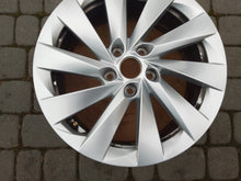 Laden Sie das Bild in den Galerie-Viewer, 1x Alufelge 17 Zoll 7.0" 5x112 46ET Glanz Silber 5E3601025 Mg Octavia Iii FEL4805278132ha