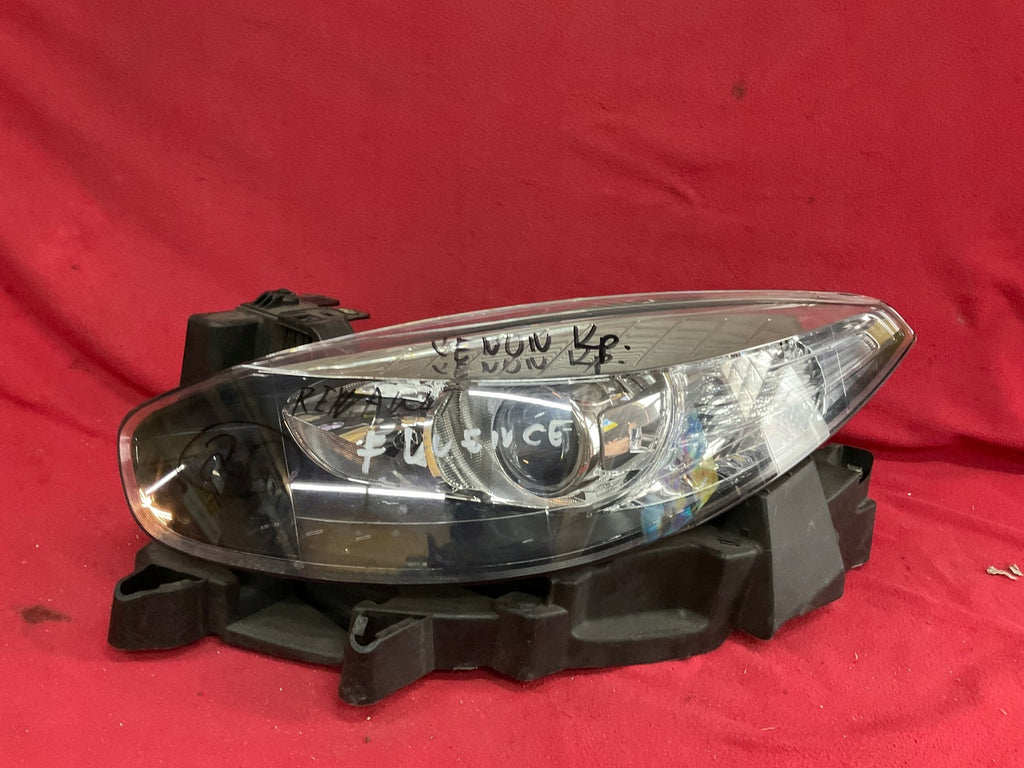 Frontscheinwerfer Renault Fluence 260608653R Xenon Links Scheinwerfer Headlight SCH3641137404kn
