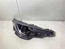 Laden Sie das Bild in den Galerie-Viewer, Frontscheinwerfer Toyota Corolla 81110-02S70 81110-02S78 LED Rechts oder Links