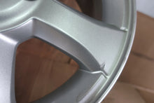Laden Sie das Bild in den Galerie-Viewer, 1x Alufelge 16 Zoll 7.0&quot; 5x108 50ET Glanz Silber 30714024 Volvo Xc70 Xc60