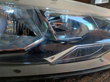 Laden Sie das Bild in den Galerie-Viewer, Frontscheinwerfer VW Polo 2G1941006 Rechts Scheinwerfer Headlight