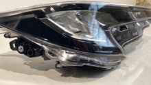 Load image into Gallery viewer, Frontscheinwerfer Toyota Corolla 81110-02S60 Rechts Scheinwerfer Headlight SCH3297063255ra