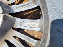 Laden Sie das Bild in den Galerie-Viewer, 1x Alufelge 17 Zoll 6.5&quot; 4x108 20ET 672044871 Opel Crossland Rim Wheel