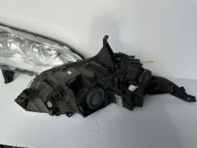 Laden Sie das Bild in den Galerie-Viewer, Frontscheinwerfer Ford Connect FT11-13W030AA FT11-13W029AA Ein Satz Headlight SCH9698543786tq