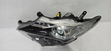Laden Sie das Bild in den Galerie-Viewer, Frontscheinwerfer Toyota Auris 811170-02J61 Links Scheinwerfer Headlight