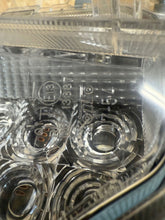 Laden Sie das Bild in den Galerie-Viewer, Frontscheinwerfer Toyota Prius Rechts Scheinwerfer Headlight SCH7318262463ob