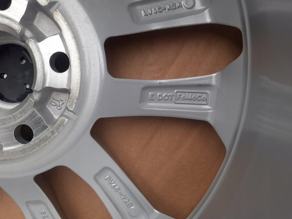 1x Alufelge 17 Zoll 7.0" 5x108 50ET Silber LJ6C-A2A Ford Kuga Rim Wheel FEL2775532950my