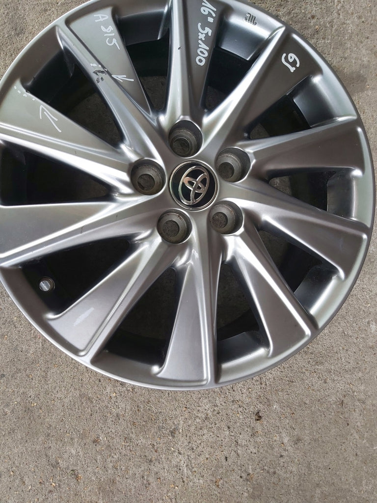 1x Alufelge 16 Zoll 6.0" 5x100 Toyota Yaris Cross Rim Wheel