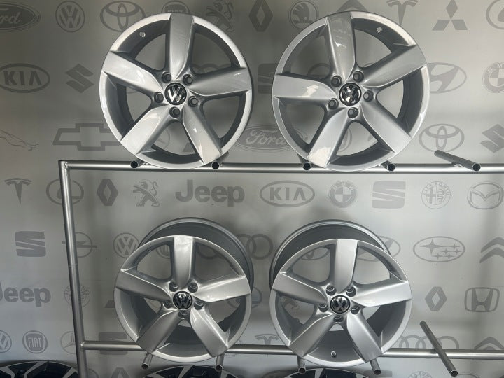 4x Alufelge 17 Zoll 7.0" 5x112 54ET Glanz Silber 5K0601025AA VW Passat Golf FEL3896416616nk