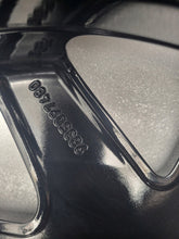 Laden Sie das Bild in den Galerie-Viewer, 1x Alufelge 17 Zoll 6.5&quot; 4x100 32ET Glanz Schwarz 9835097480 Opel Mokka