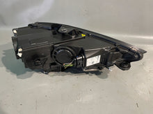 Laden Sie das Bild in den Galerie-Viewer, Frontscheinwerfer Audi A3 8V0941005 Xenon Links Scheinwerfer Headlight SCH9946013606rh