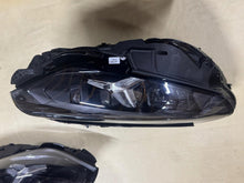 Laden Sie das Bild in den Galerie-Viewer, Frontscheinwerfer Mercedes-Benz Cla A17490642002 A1749064202 Rechts oder Links SCH1553002700hz