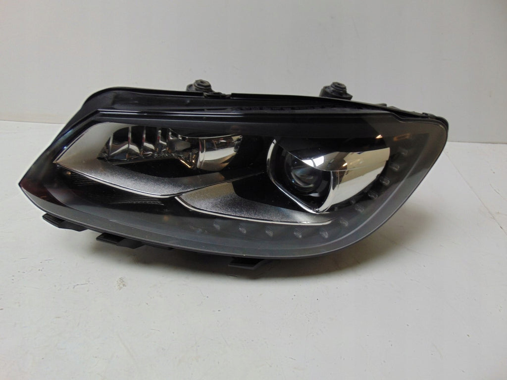 Frontscheinwerfer VW Touran 1T1941751E Xenon Ein Stück (Rechts oder Links)