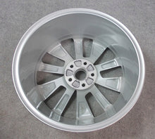 Laden Sie das Bild in den Galerie-Viewer, 1x Alufelge 18 Zoll 7.5" 5x112 43ET Glanz Silber 5E0601025 Skoda Octavia Iii FEL6340804834nv