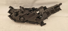 Laden Sie das Bild in den Galerie-Viewer, Frontscheinwerfer Toyota 4 Yaris LED Rechts Scheinwerfer Headlight