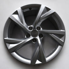 Load image into Gallery viewer, 1x Alufelge 18 Zoll 8.0&quot; 5x112 40ET Glanz Silber 8W0601025EJ Audi A4 B9