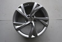 Load image into Gallery viewer, 1x Alufelge 18 Zoll 8.0&quot; 5x112 40ET Glanz Silber 8W0601025EJ Audi A4 B9